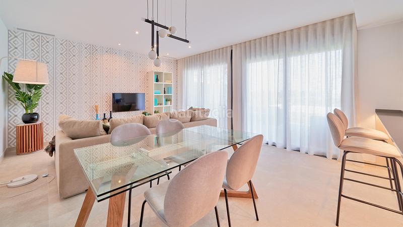 Foto 89af4ee4-c0f9-43b5-af85-9122639daa5f. Planta baja apartamento listo para entrar a vivir en moderno complejo entregado atalaya en Estepona