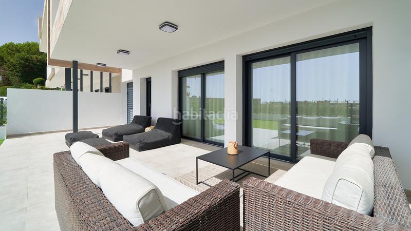 Foto a9238507-79ac-4681-92bc-85ffae4c66e1. Planta baja apartamento listo para entrar a vivir en moderno complejo entregado atalaya en Estepona