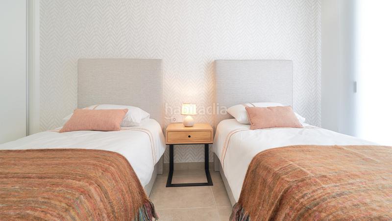 Foto b8fadbfb-478f-4aa5-8bc6-42165c16dbac. Planta baja apartamento listo para entrar a vivir en moderno complejo entregado atalaya en Estepona