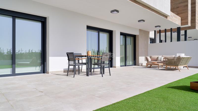 Foto d596a77e-a39f-4ab4-9e78-291919e57dee. Planta baja apartamento listo para entrar a vivir en moderno complejo entregado atalaya en Estepona