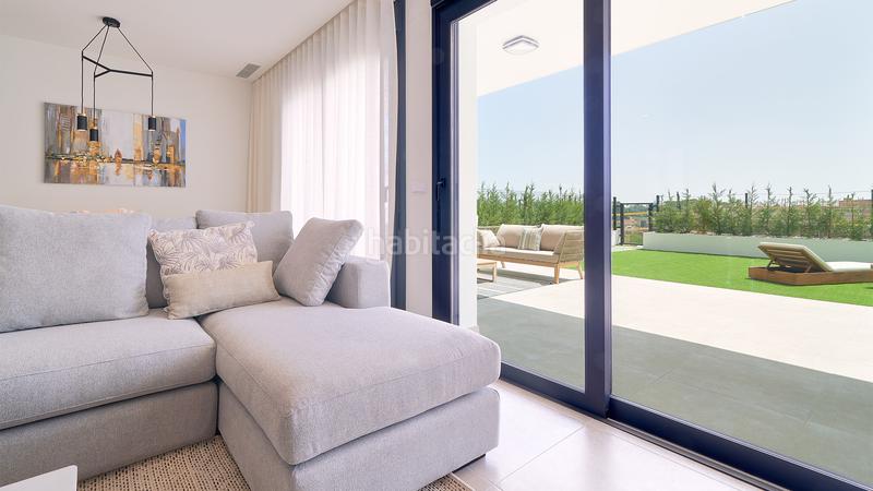 Foto f050b354-dc9f-47f4-9961-8cc646e21b62. Planta baja apartamento listo para entrar a vivir en moderno complejo entregado atalaya en Estepona