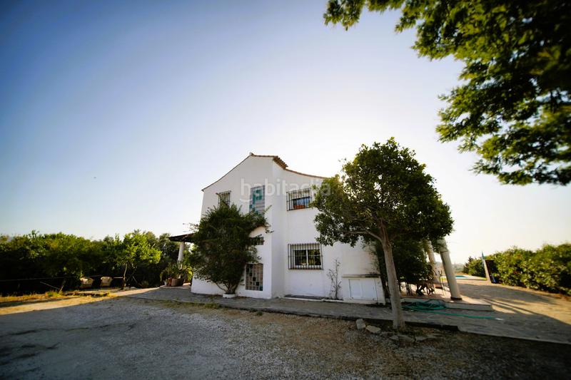 Foto 382c4ee6-bbc7-4651-ae44-b1a2e8ce460c. Bauernhof mit parking pool in Los Llanos Estepona