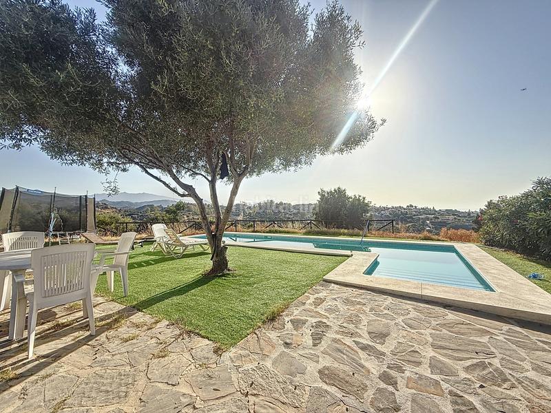 Foto ba7fa530-77c7-482b-b06b-5c87b0b99092. Bauernhof mit parking pool in Los Llanos Estepona