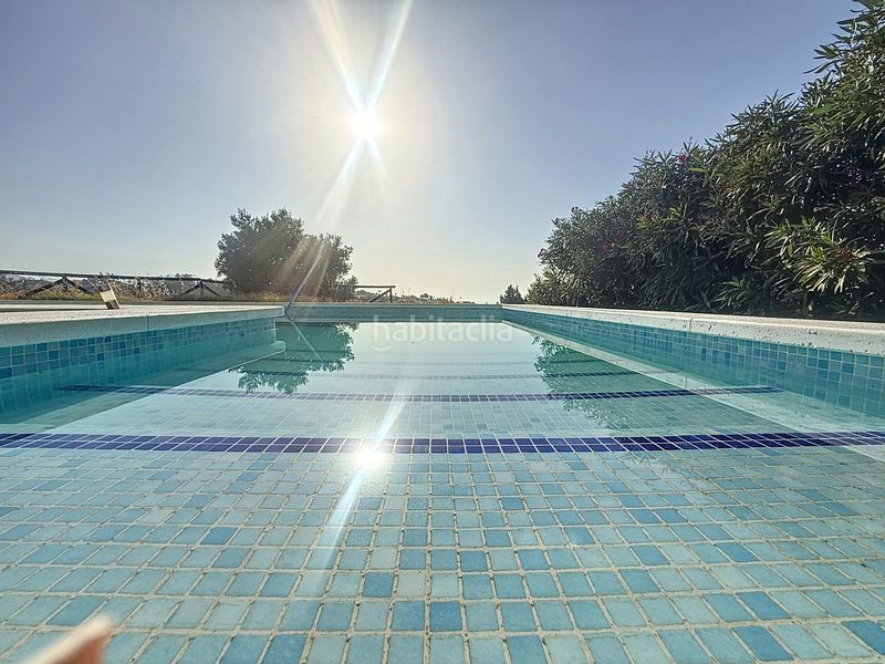 Foto c230c7f6-c788-4553-9822-41f755985fd8. Masia amb aparcament piscina a Los Llanos Estepona