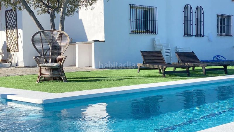 Foto c524c711-6322-41a7-84f5-245c06d8697b. Masia amb aparcament piscina a Los Llanos Estepona