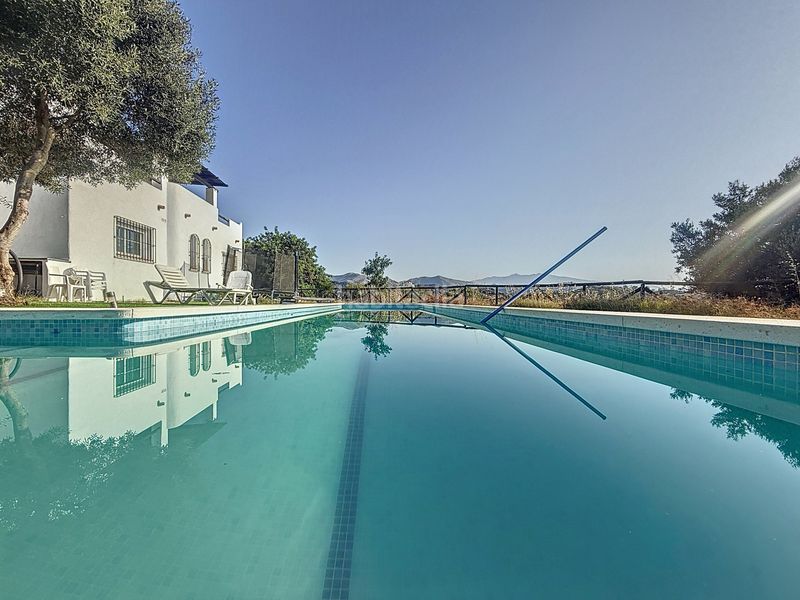 Foto cb826301-3555-4a4d-9f8f-c88952b92244. Masia amb aparcament piscina a Los Llanos Estepona
