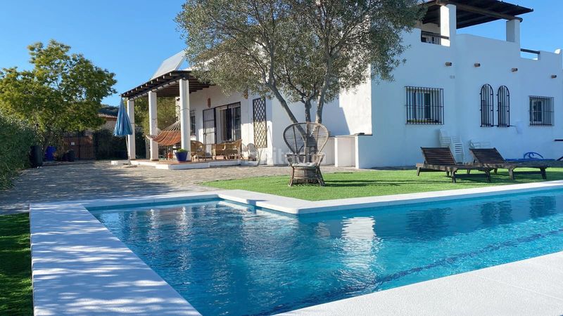 Foto d199ac25-0460-42c0-aa69-4fb2a9c3415a. Masia amb aparcament piscina a Los Llanos Estepona
