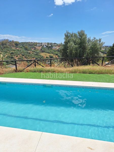 Foto d3b2f12e-f09a-403a-8b1c-a896a4a7df40. Masia amb aparcament piscina a Los Llanos Estepona