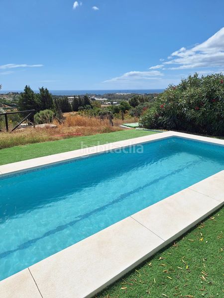 Foto fc2fbd4c-17fc-4689-95c1-4c49fdb7e771. Masia amb aparcament piscina a Los Llanos Estepona