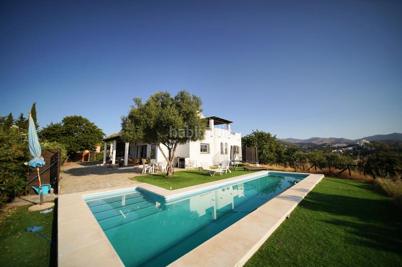 Foto 63eb7d2a-79c9-4d5c-97f8-d636331077e6. Casale con parcheggio piscina in Los Llanos Estepona