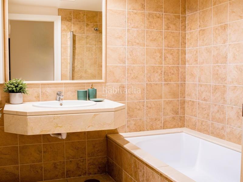 Foto c9b7ab01-8928-42c7-ac91-049ce08cc963. Rez-de-chaussée avec parking piscine dans Benatalaya Estepona