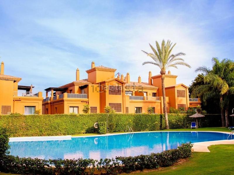 Foto caeb2141-03b4-4c3d-a1b1-b98a6f5b5fe4. Rez-de-chaussée avec parking piscine dans Benatalaya Estepona