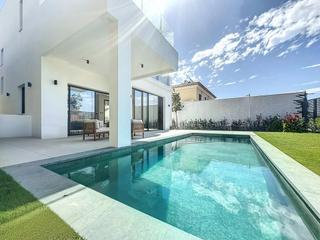 Casa en Guadalobón. Villa a estrenar con vistas al mar y calidades modernas  a 3 min
