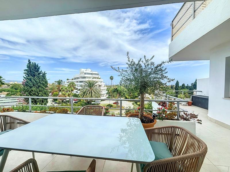 Foto 2576f651-3222-4def-b3aa-eb71eeb95122. Apartamento  reformado con vistas panorámicas en guadalmina en Marbella