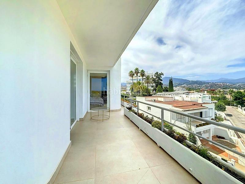 Foto 2e7910ac-b7fd-4bff-9564-357593729a08. Apartamento  reformado con vistas panorámicas en guadalmina en Marbella