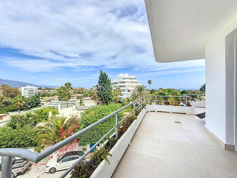Foto 84608919-2a41-4774-ac8e-738310bbc7af. Apartamento  reformado con vistas panorámicas en guadalmina en Marbella