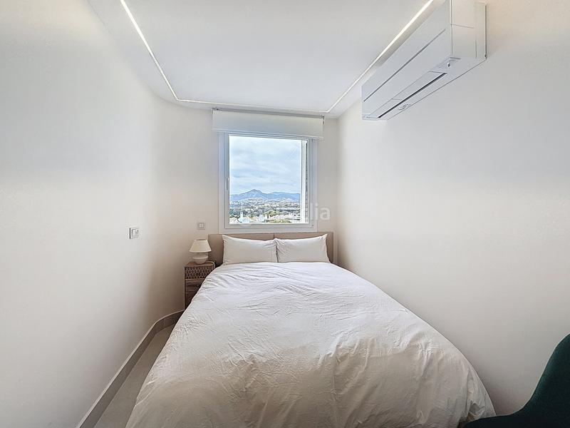 Foto e947d725-9ecc-4466-9b50-47f4d7daaf92. Apartamento  reformado con vistas panorámicas en guadalmina en Marbella