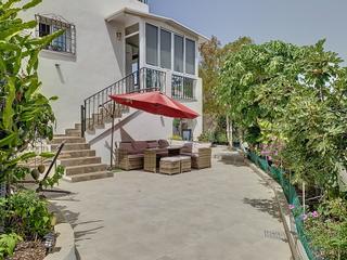 Casa aparellada a Los Llanos. Casa adosada con estudio independiente y patio privado en puerto