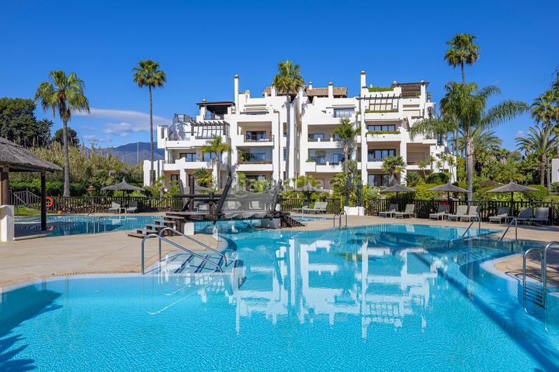 Foto ebda870a-973e-48fd-b3ca-e4d0765bec9e. Attico con parcheggio piscina in El Velerín Estepona