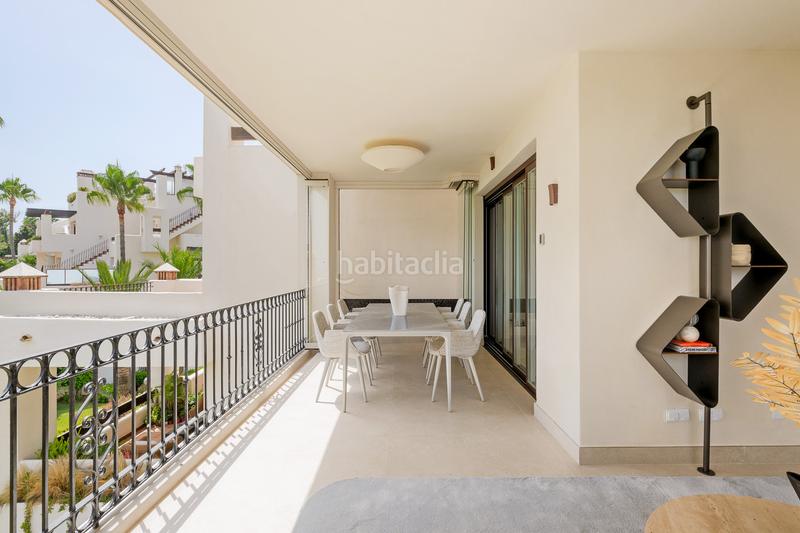 Foto 629a8ca5-c0d4-4b85-91ac-fcdcbe80cb74. Apartamento  exclusivo en primera línea de playa totalmente reformado con acceso directo al mar bahía El Velerín en Estepona