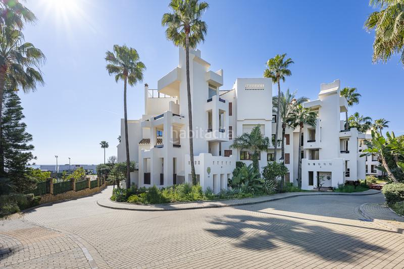 Foto eb3e845e-3354-4741-9e5a-13c15b90cfbf. Apartamento  exclusivo en primera línea de playa totalmente reformado con acceso directo al mar bahía El Velerín en Estepona