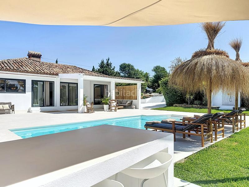 Foto e1c95d5a-f8b0-4544-b1b1-dbdb2e7b2e8a. Casa con parcheggio piscina in Guadalobón Estepona