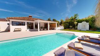 Maison à Guadalobón. Villa tropical reformada con apartamento independiente e parcela