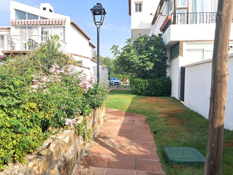 Foto 08a20959-b0b4-42c8-9595-01754501553c. Casa adossada amb aparcament piscina a Bahía Dorada Estepona