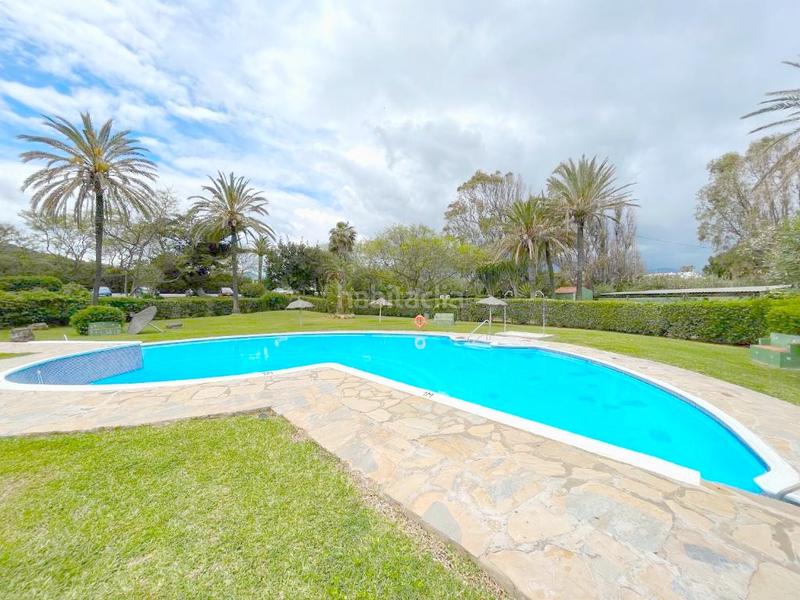 Foto 47f0cf4a-8000-49eb-b561-e0de6ed1de7a. Casa adossada amb aparcament piscina a Bahía Dorada Estepona