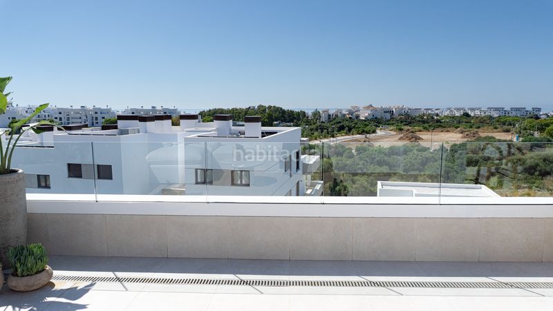Foto ba432f62-985f-4915-bdc7-8ec45061317a. Àtic amb aparcament piscina a Bahía Dorada Estepona