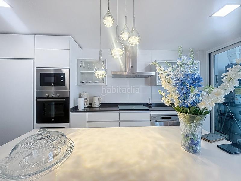 Foto 463c65ac-7a5f-4896-bded-5524db0f5e98. Attico con parcheggio piscina in Centro Estepona