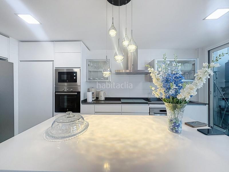 Foto e39671bc-6b5d-445b-93ce-e91c9cf19478. Attico con parcheggio piscina in Centro Estepona