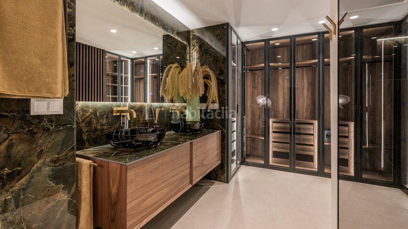 Foto a9017062-e61b-455f-bdcd-704b9fdae36e. Apartamento vivienda de 6 dormitorios totalmente renovada en primera línea de playa con vistas panorámicas al mar este en Marbella