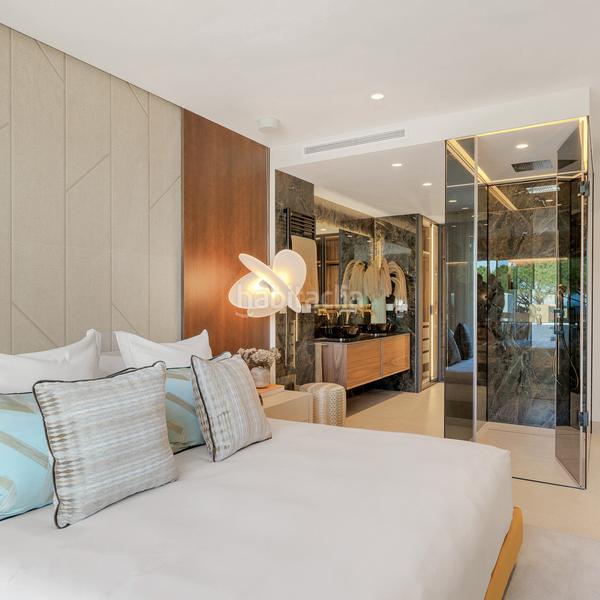 Foto d13dfb46-b50b-44a7-959b-97fa4c3f42dc. Apartamento vivienda de 6 dormitorios totalmente renovada en primera línea de playa con vistas panorámicas al mar este en Marbella