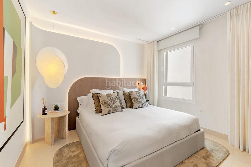 Foto e680e598-1d5f-44fc-9373-ccc4726f71f4. Apartamento vivienda de 6 dormitorios totalmente renovada en primera línea de playa con vistas panorámicas al mar este en Marbella
