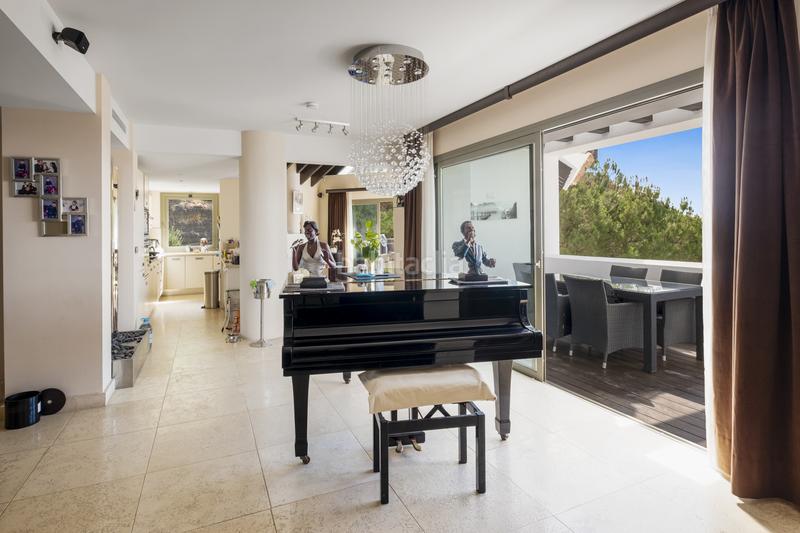 Foto c9de6013-7578-4abc-829e-078d3688c4fc. Ático  dúplex con piscina privada y vistas panorámicas al mar en Los Flamingos golf, en Benahavís