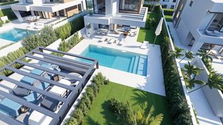 Casa en El Castillo. Villa familiar contempor�nea con piscina en duquesa