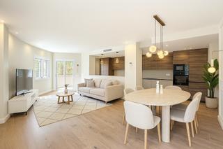 Planta baixa a Puerto de Estepona. Apartamento de 3 dormitorios totalmente reformado y amueblado  p