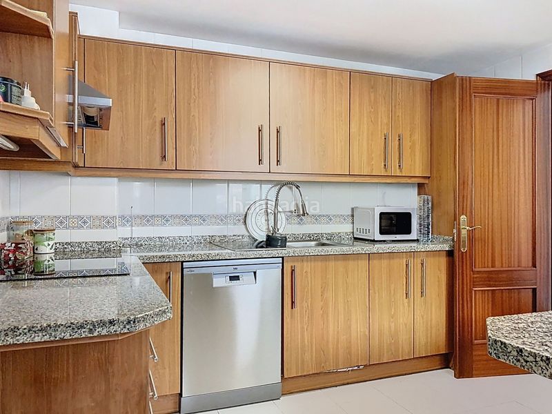 Foto 456c471c-1376-46d9-9df4-3581bae5ca33. Casa adossada amb aparcament piscina a Nueva Atalaya Estepona