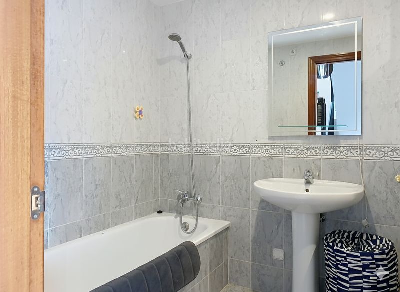 Foto a07cfbd0-0821-41b0-94ec-250c6dff5504. Casa adossada amb aparcament piscina a Nueva Atalaya Estepona