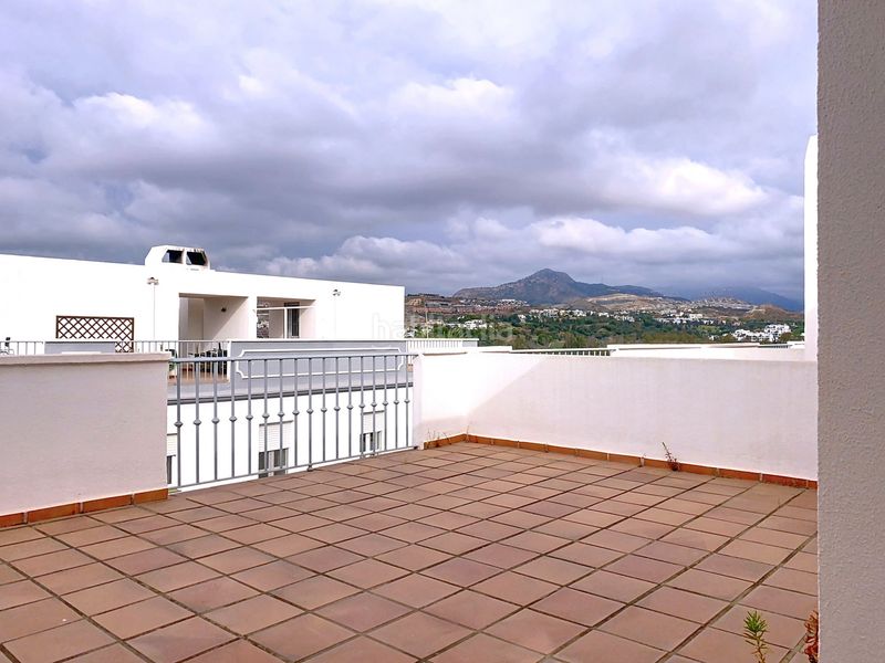 Foto aeea990e-5409-49ca-b04e-6574d9a1fa72. Casa adossada amb aparcament piscina a Nueva Atalaya Estepona