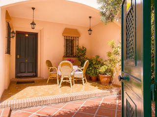 Casa aparellada en Guadalmina Alta. Doble vivienda con vistas al golf  pareado con apartamento de in