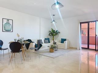 Apartament a Puerto de Estepona. Apartamento con vistas en el puerto de estepona  cerca de la pla