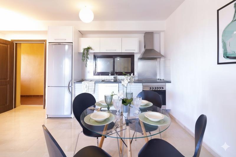 Foto 477c8ad1-c045-4c9d-b8e5-7ba646d3f1df. Apartament amb aparcament piscina a puerto de Estepona Estepona