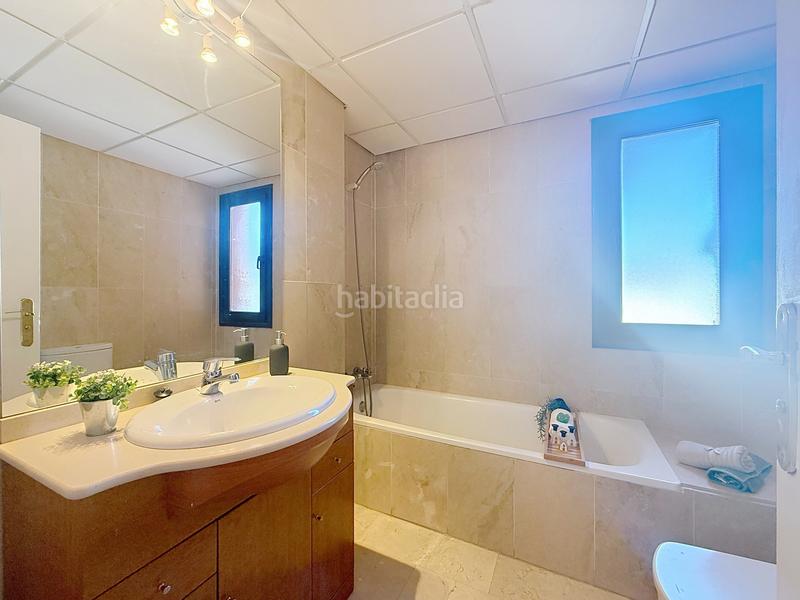 Foto f7a36137-6848-47af-b5fb-496b779b3ae3. Apartament amb aparcament piscina a puerto de Estepona Estepona