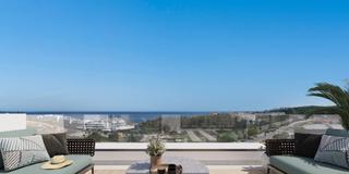 Ático en Bahía Dorada. Ático con vistas al mar y gran solarium a pocos pasos de la play