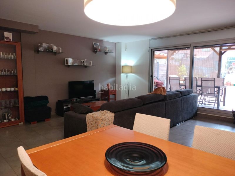 Foto 83b872fc-1a84-4cda-a129-8e053a247476. Casa adossada amb aparcament a Can Llong Sabadell