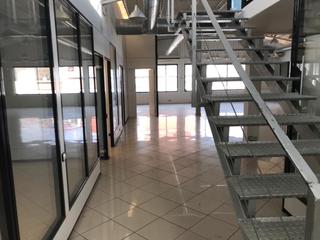 Location Local commercial à Carrer de bolívia 229. Planta espectacular diafana y con oficinas 630m2 a alquilar