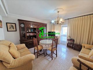 Etagenwohnung in Carolina (La). Piso en venta en mercado, 4 dormitorios.
