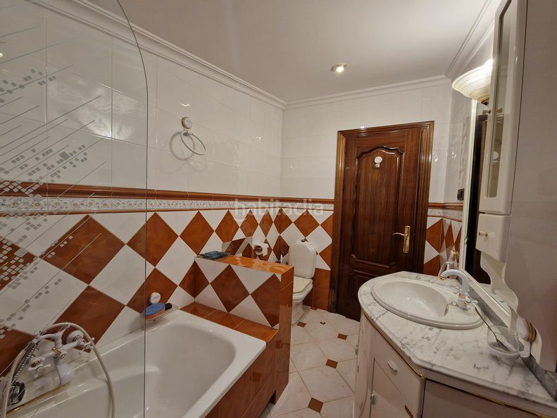 Foto ff7427f5-9e3f-4335-926c-328336246960. Casa amb calefacció a Carolina (La)